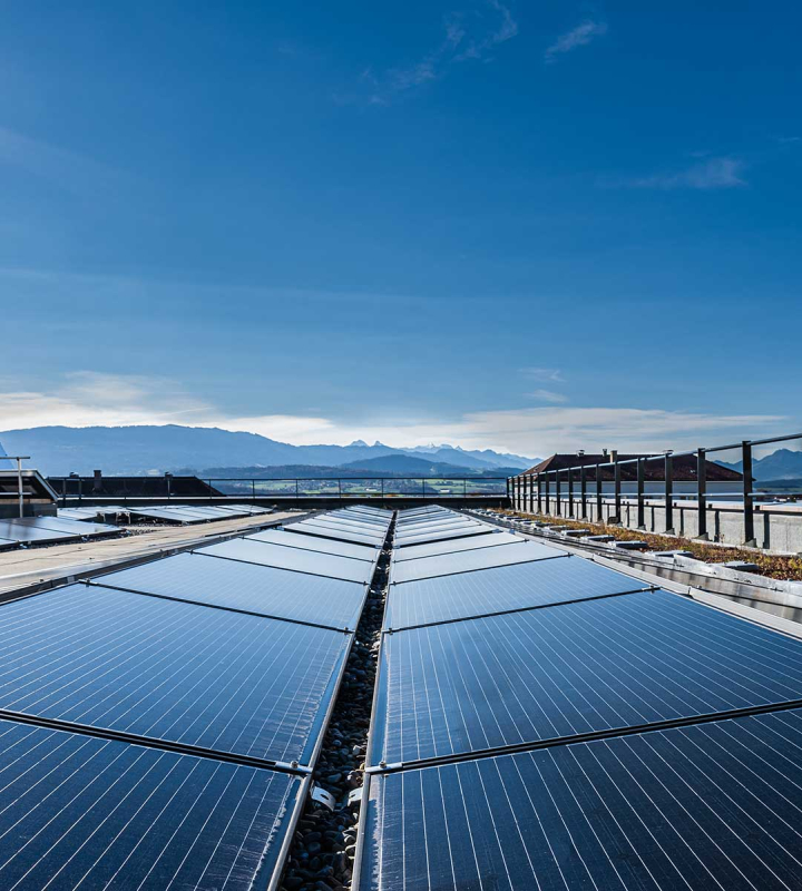 Installation solaire sur le toit d'une entreprise à Fribourg