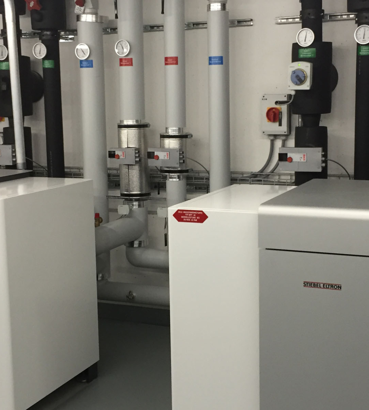 Une pompe à chaleur installée par Groupe E dans une entreprise