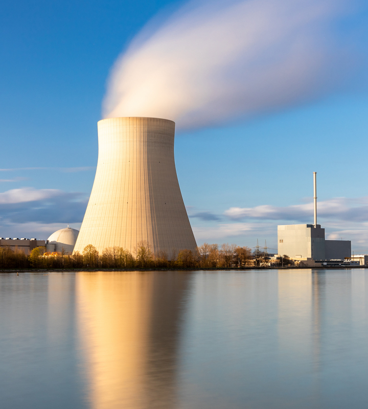 Centrale nucléaire en train de produire de l'électricité