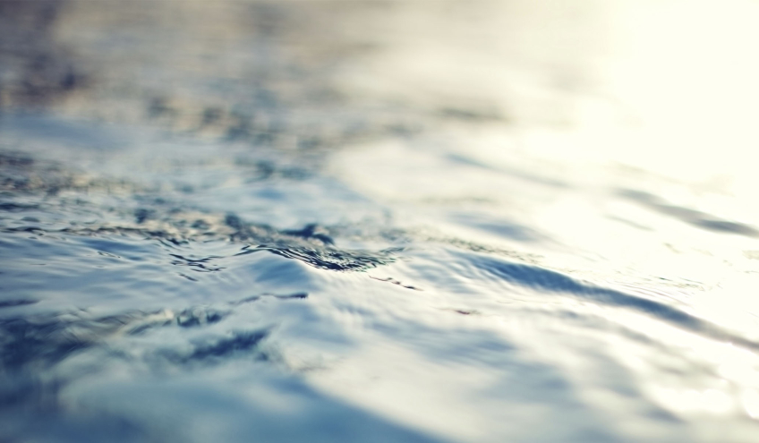 De l'eau pur comme traitée par un adoucisseur d'eau industrielle