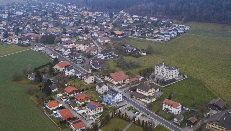 Vue aérienne du village de de Chézard