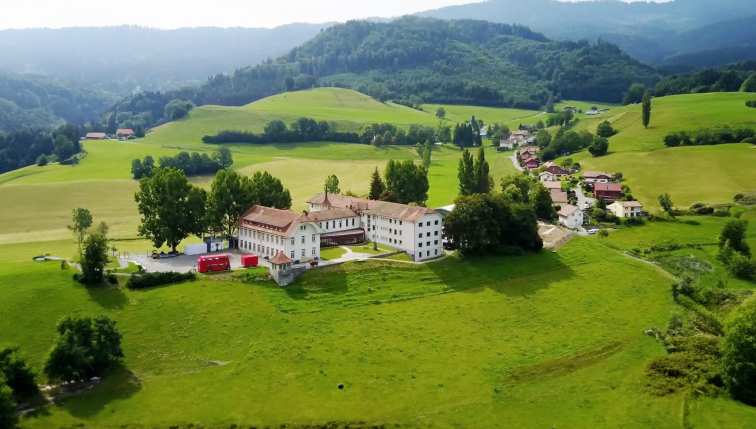 Luftbild des Institut des Peupliers in Le Mouret