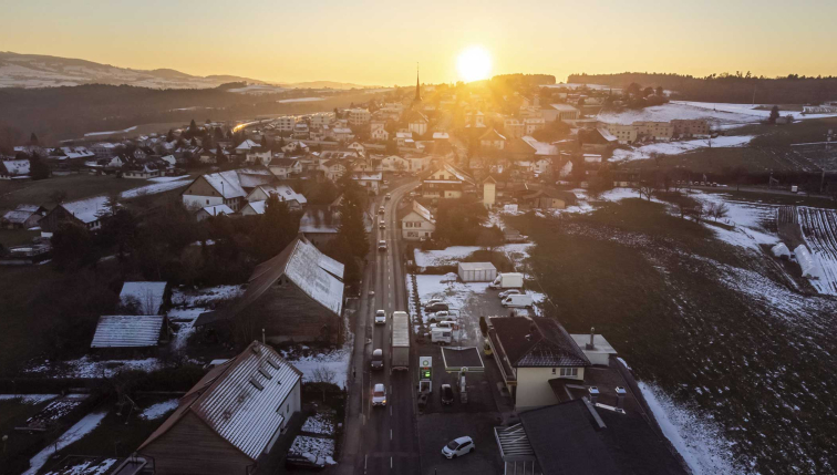 Le village de Neyruz en vue aérienne