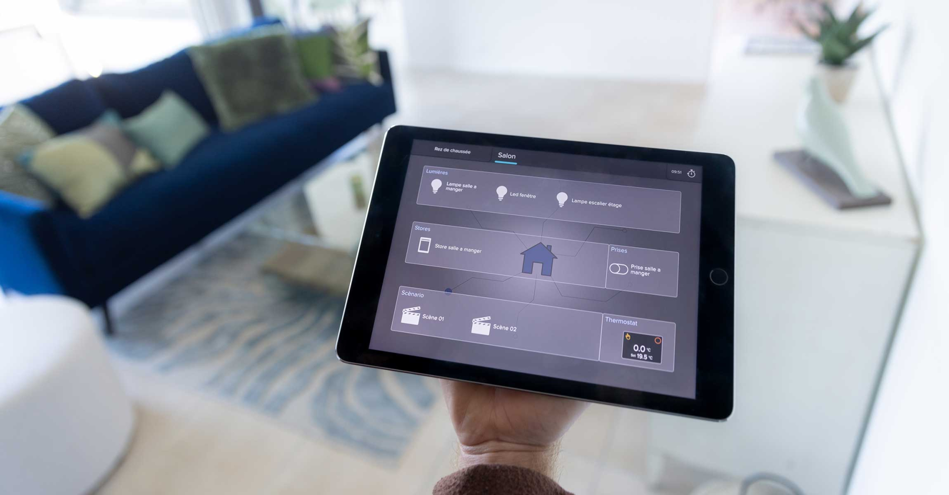 Tablet zur Steuerung eines von Groupe E installierten Heimautomatisierungssystems