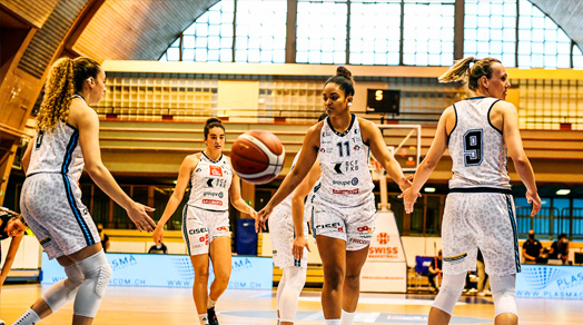 Les joueuses d'Elfic Fribourg en action